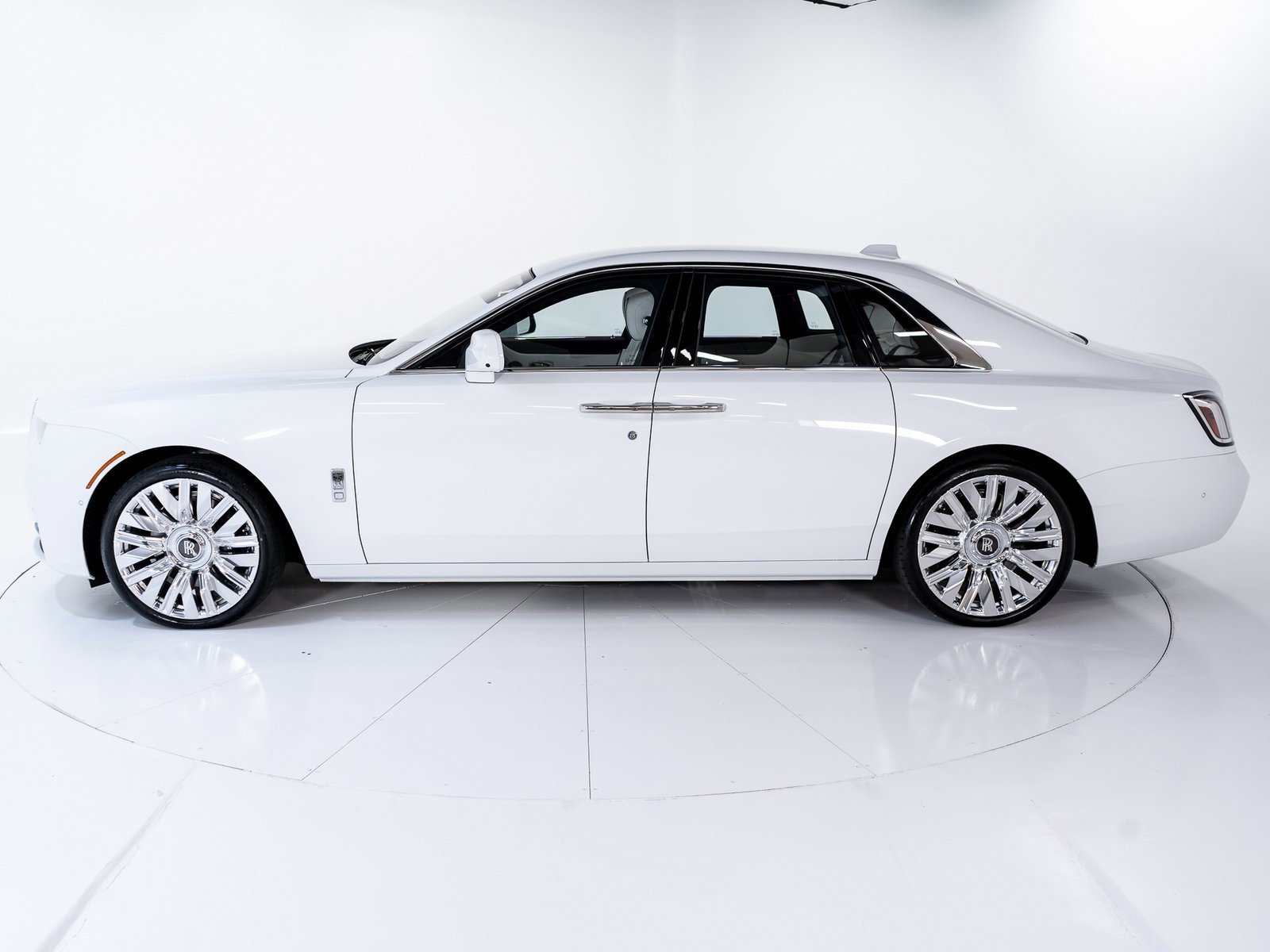 New 2025 Rolls-Royce Ghost image 2