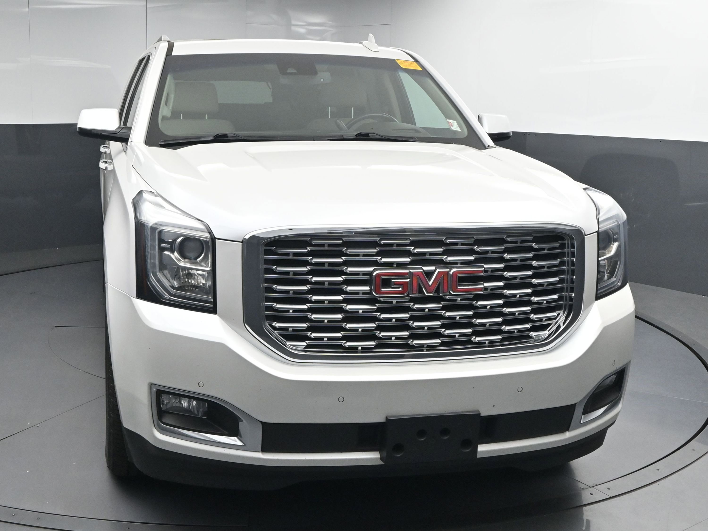 Used 2018 GMC Yukon XL Denali w/ Open Road Package AWD/4WD image 2