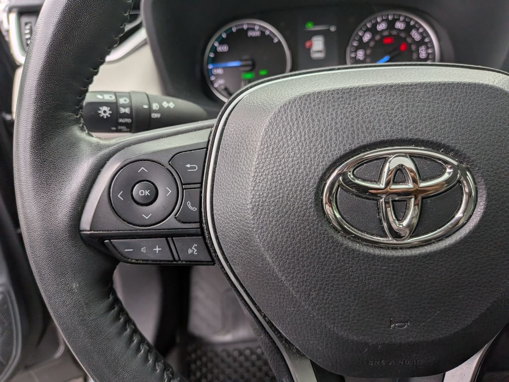 Used 2021 Toyota RAV4 XLE Premium AWD/4WD image 15