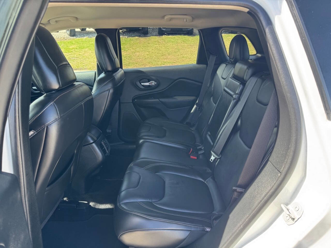 Used 2016 Jeep Cherokee High Altitude image 12