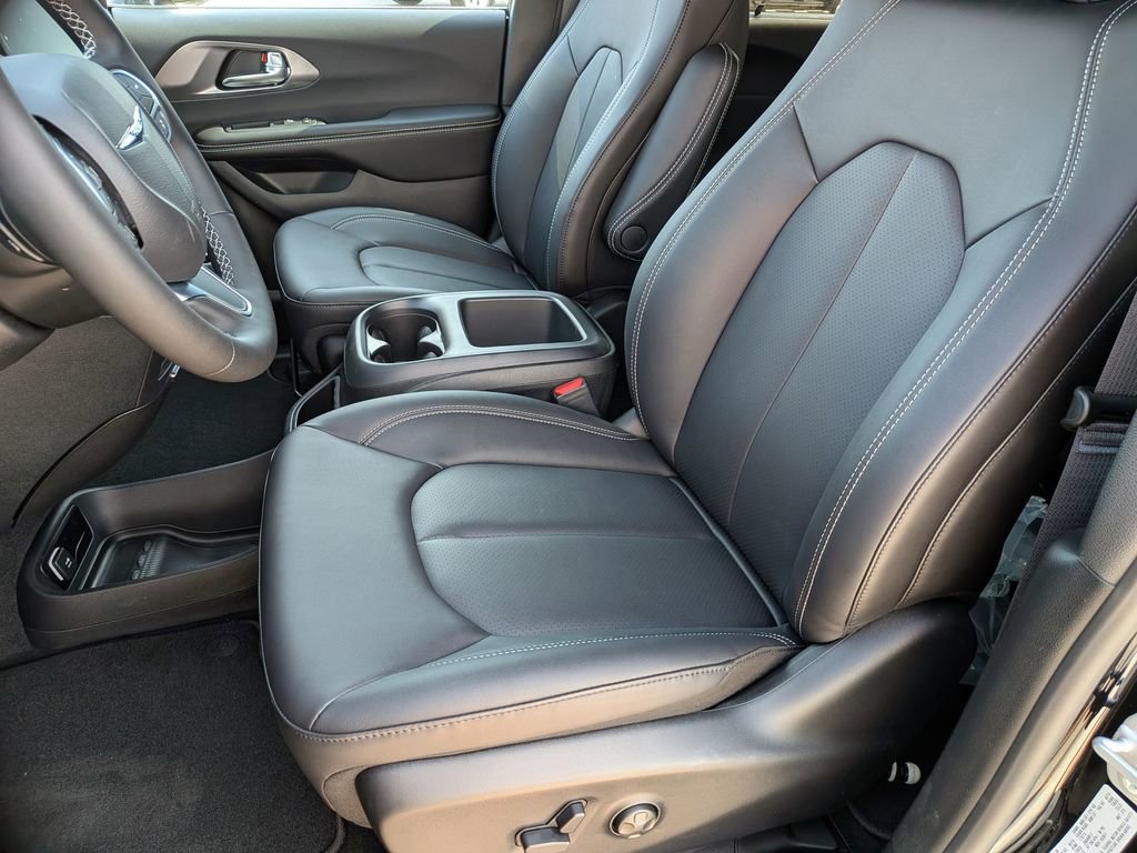 New 2026 Chrysler Pacifica Select image 15