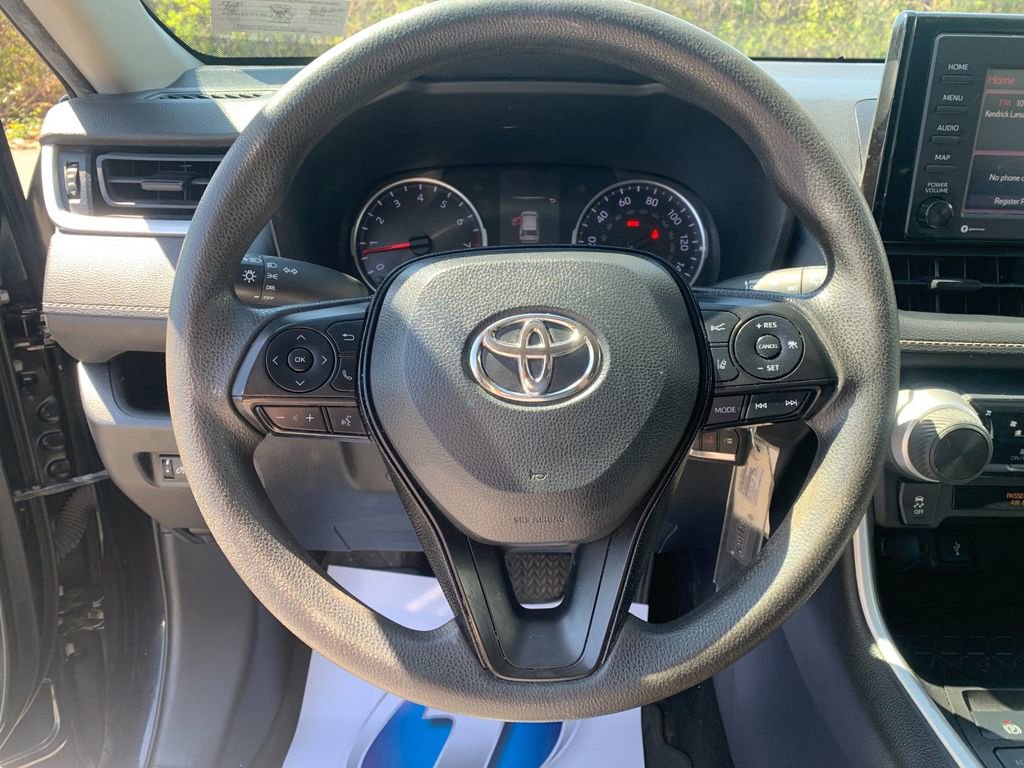 Used 2021 Toyota RAV4 LE image 27