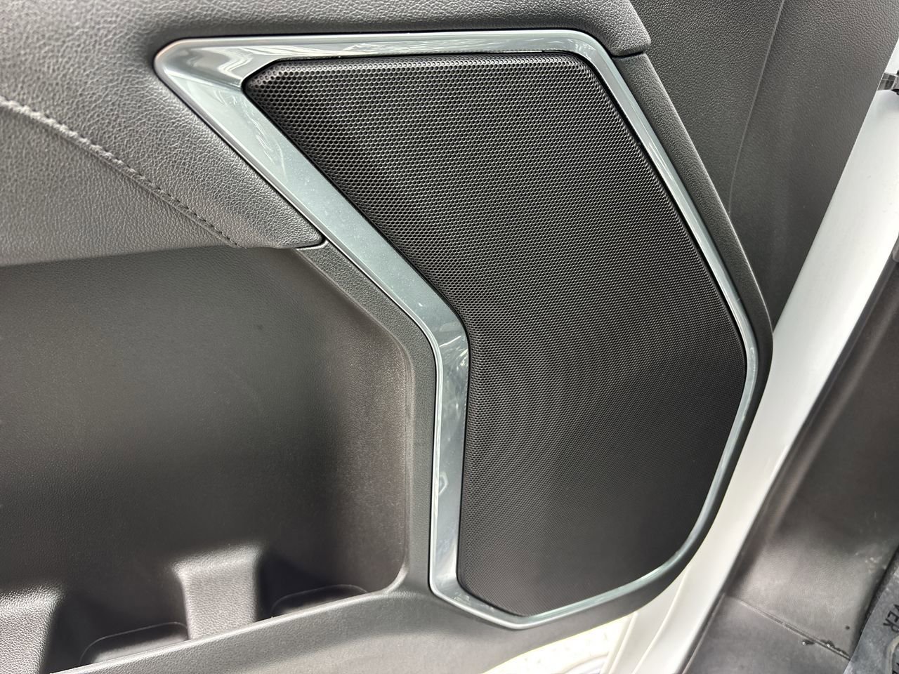 Used 2025 Chevrolet Silverado 3500 LT image 16