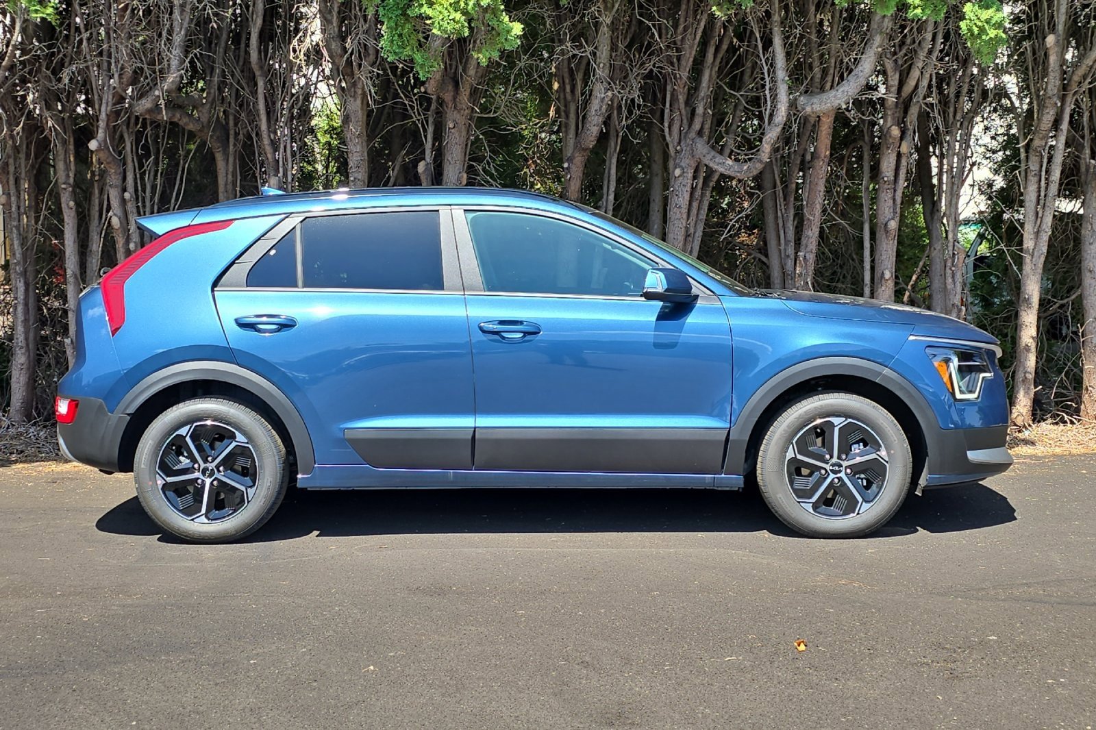 New 2025 Kia Niro EX image 2