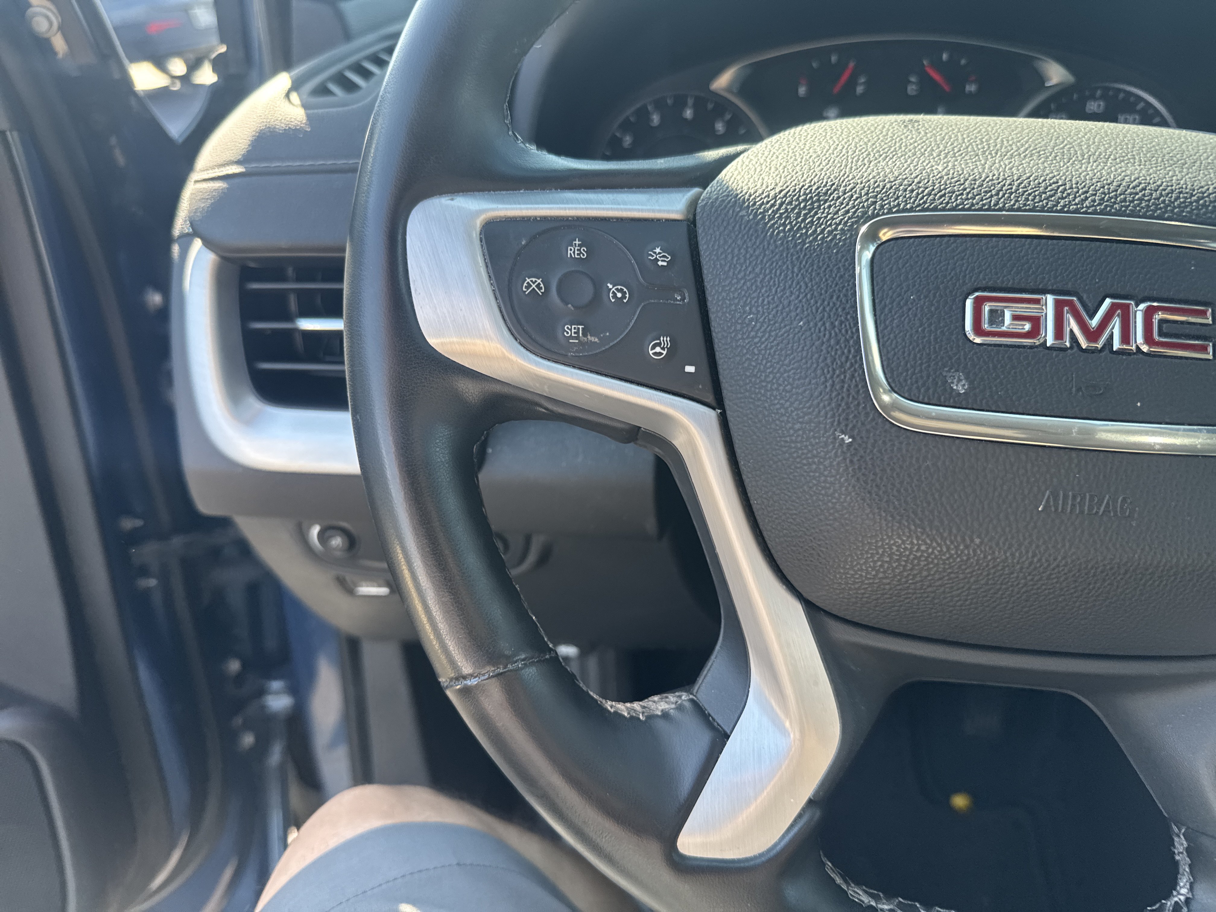 Used 2024 GMC Terrain SLT AWD/4WD image 24