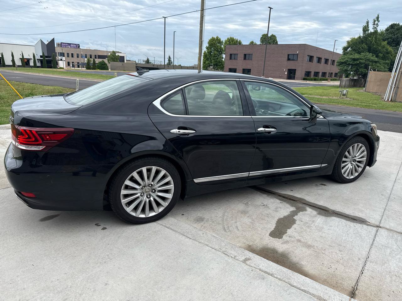 Used 2013 Lexus LS 460 AWD w/ Comfort Pkg image 9