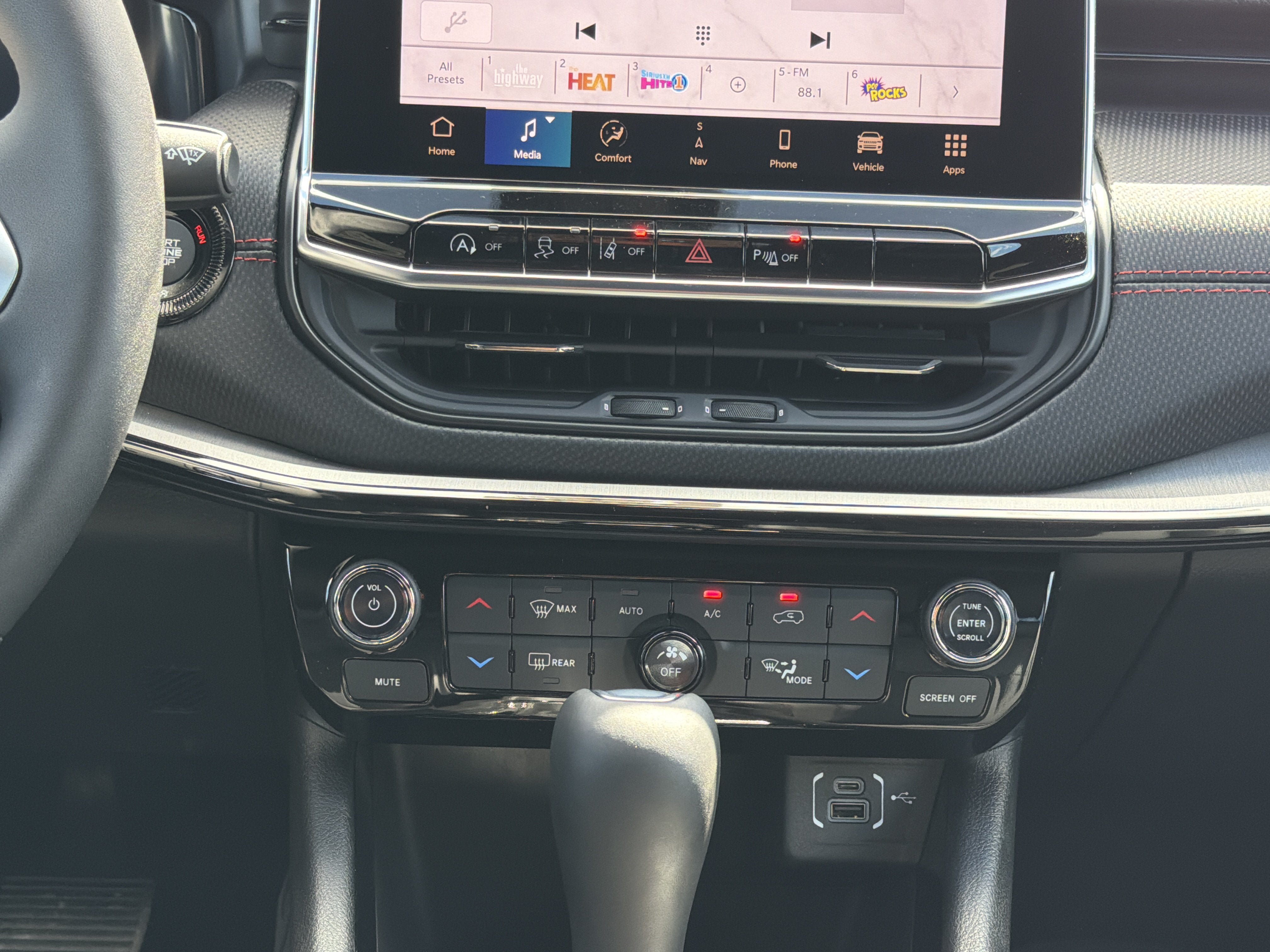New 2026 Jeep Compass Trailhawk w/ Sun, Sound & Navigation Group AWD/4WD image 18