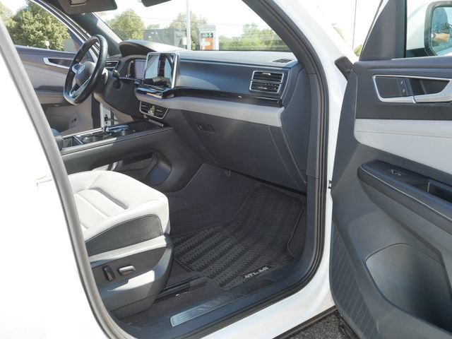 Certified 2024 Volkswagen Atlas Cross Sport SEL R-Line AWD/4WD image 20
