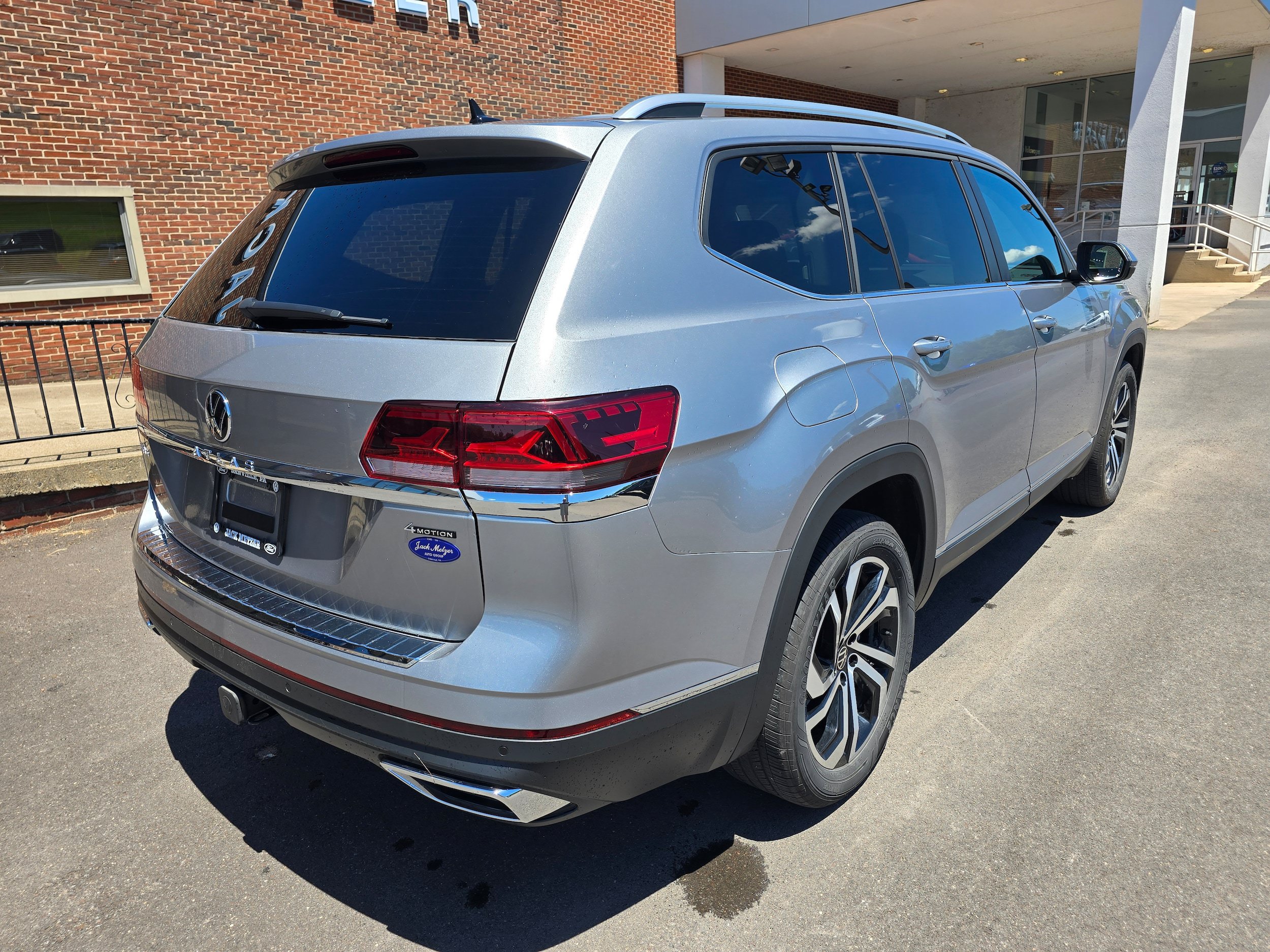 Used 2023 Volkswagen Atlas SEL AWD/4WD image 7
