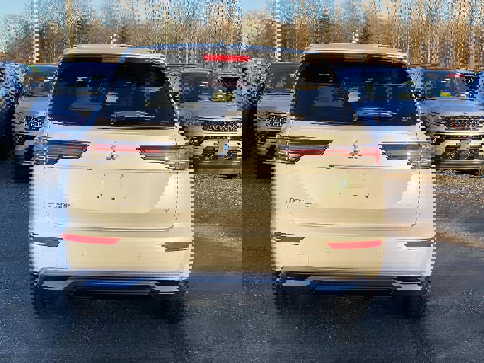 New 2026 Mitsubishi Outlander SE image 3