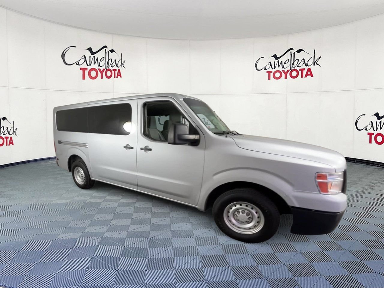 Used 2018 Nissan NV 3500 S RWD image 2