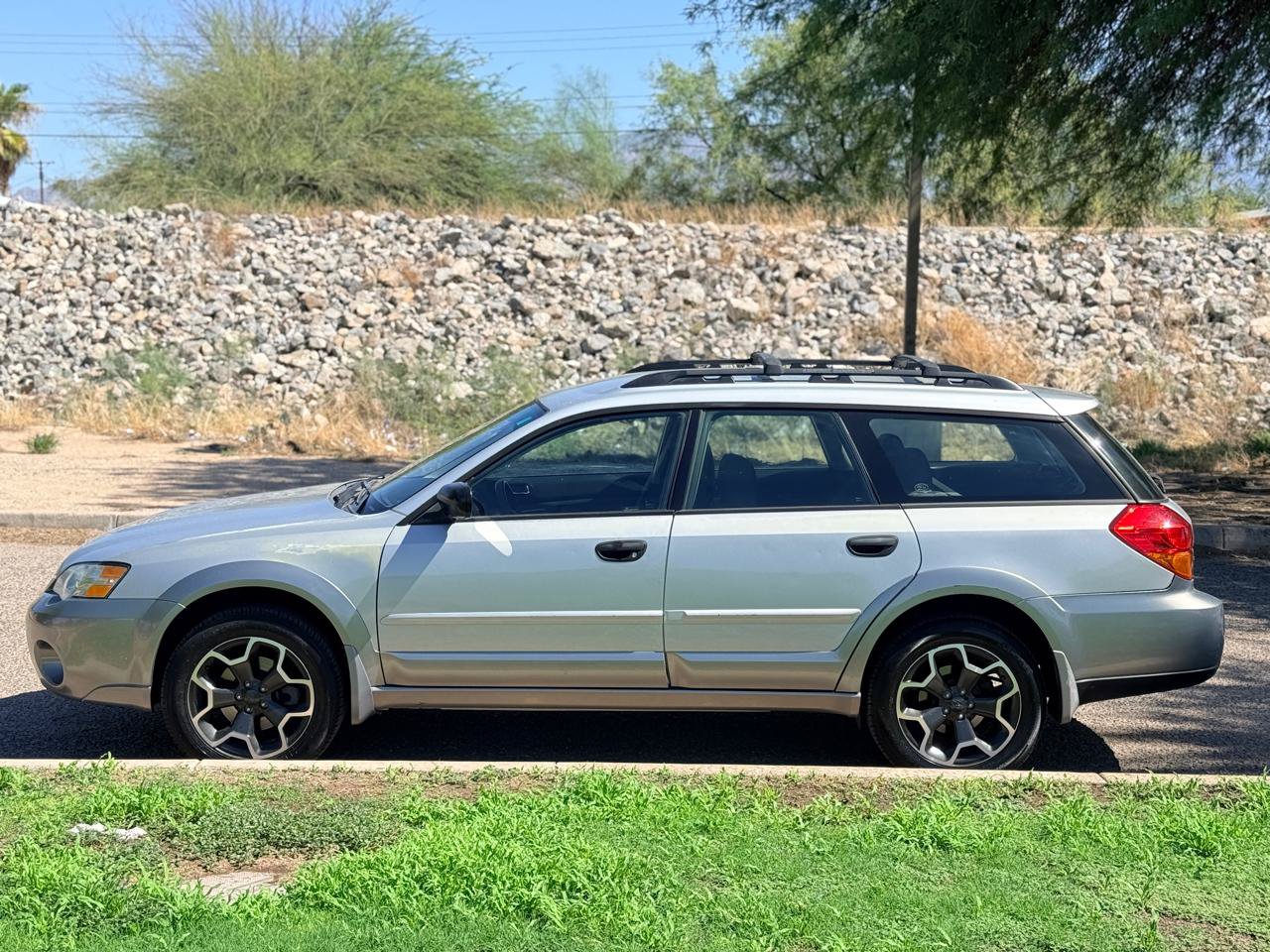 Used 2006 Subaru Outback 2.5i Special Edition AWD/4WD image 2