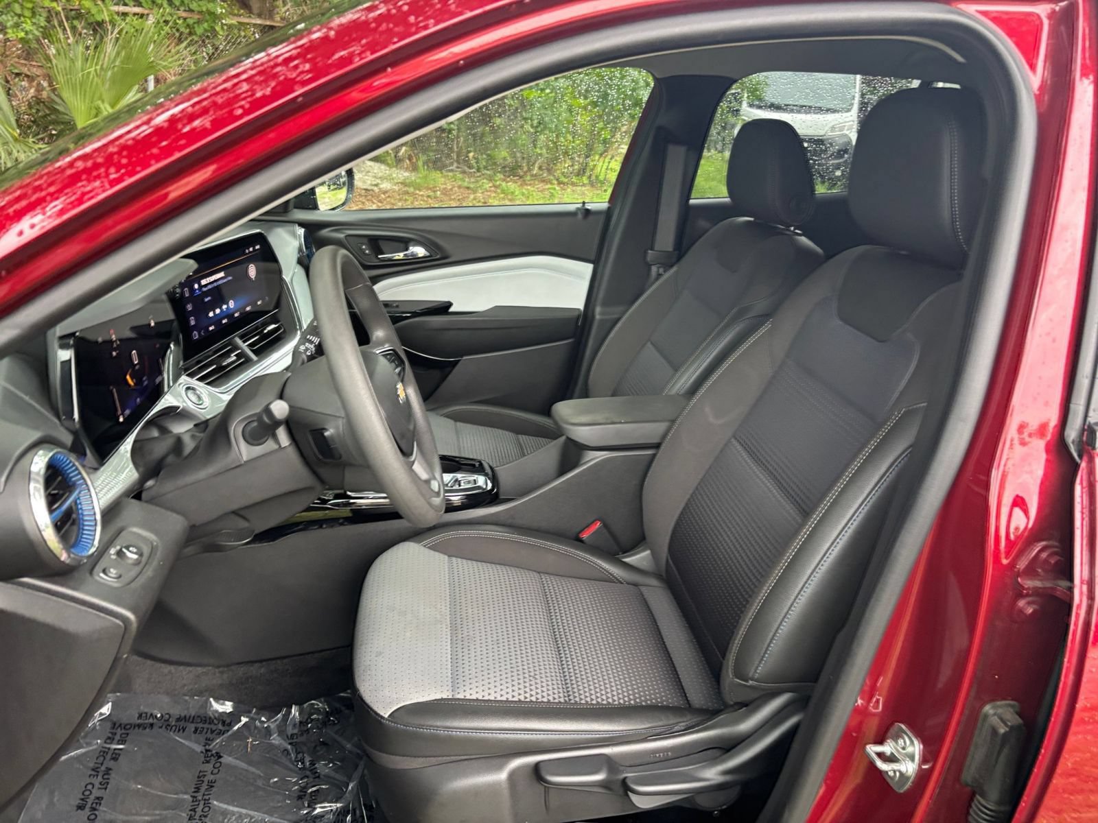 Used 2025 Chevrolet Trax LT FWD image 37