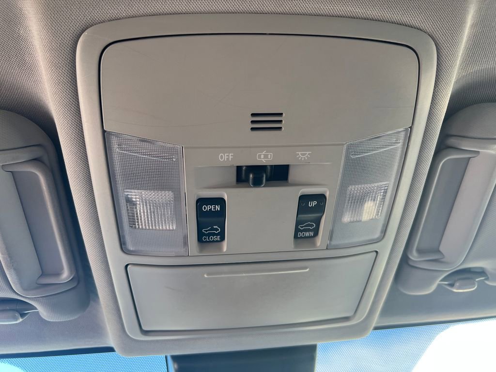 Used 2017 Toyota RAV4 XLE AWD/4WD image 30