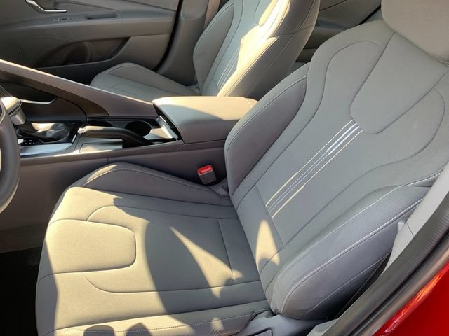 Certified 2024 Hyundai Elantra SEL FWD image 17