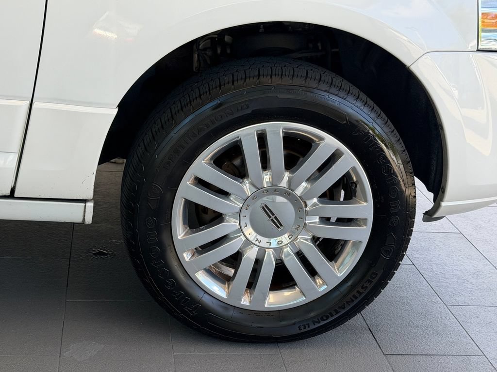 Used 2012 Lincoln Navigator 2WD w/ Monochrome Appearance Pkg image 9