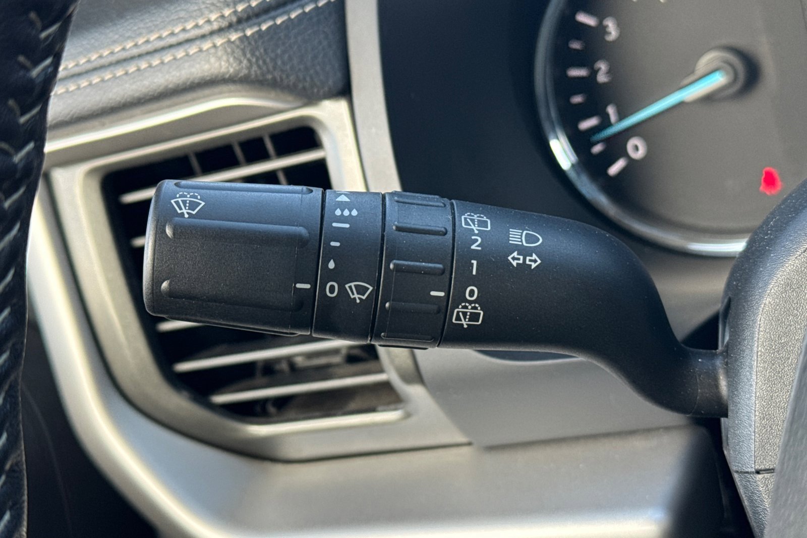 Used 2024 Ford Expedition XLT image 39