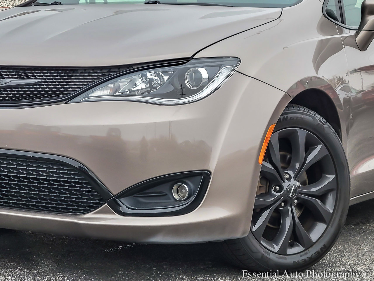 Used 2018 Chrysler Pacifica Touring Plus image 34