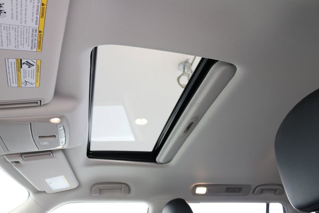 Used 2024 Nissan Armada SL image 17