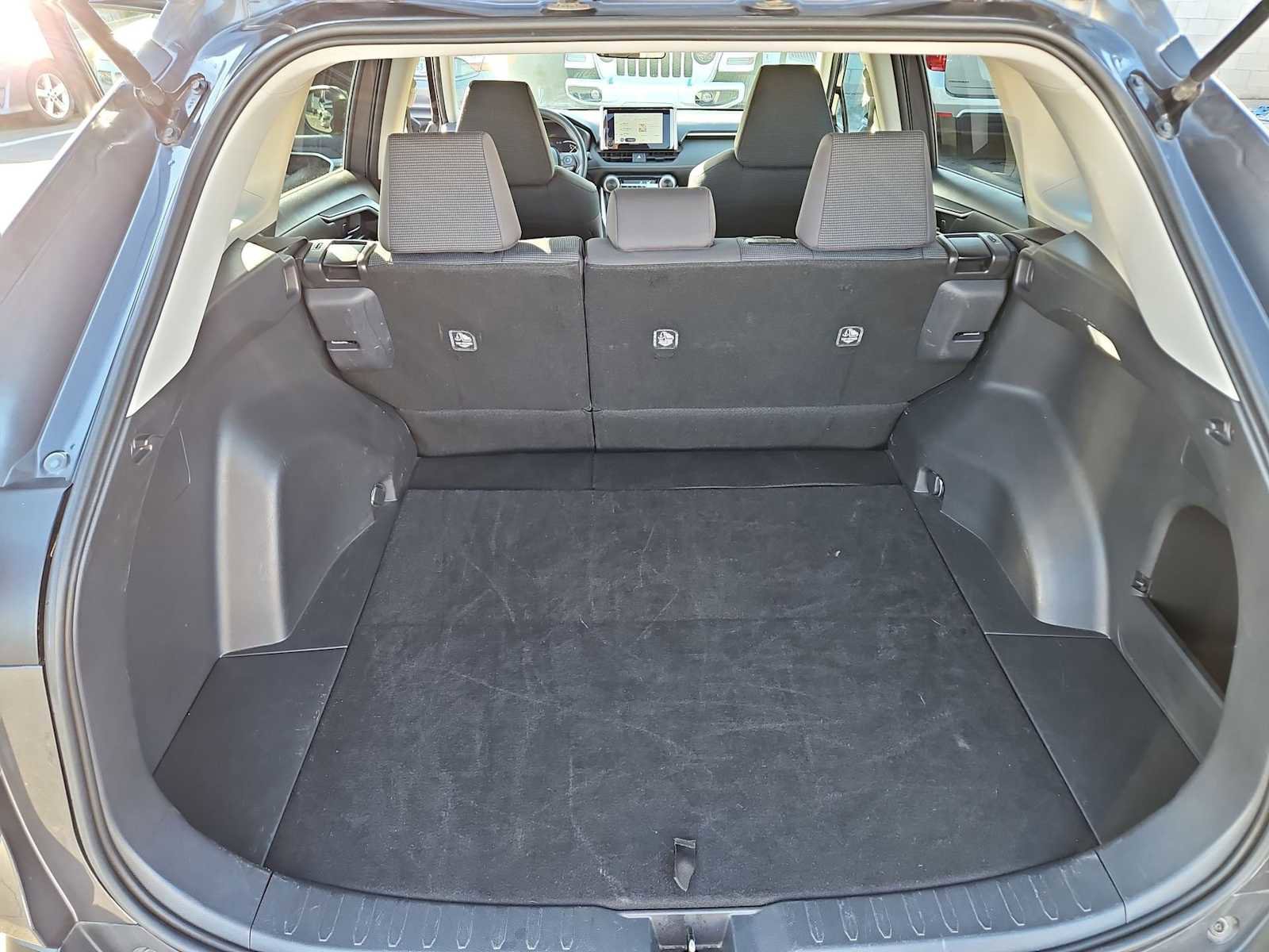 Used 2024 Toyota RAV4 LE image 31