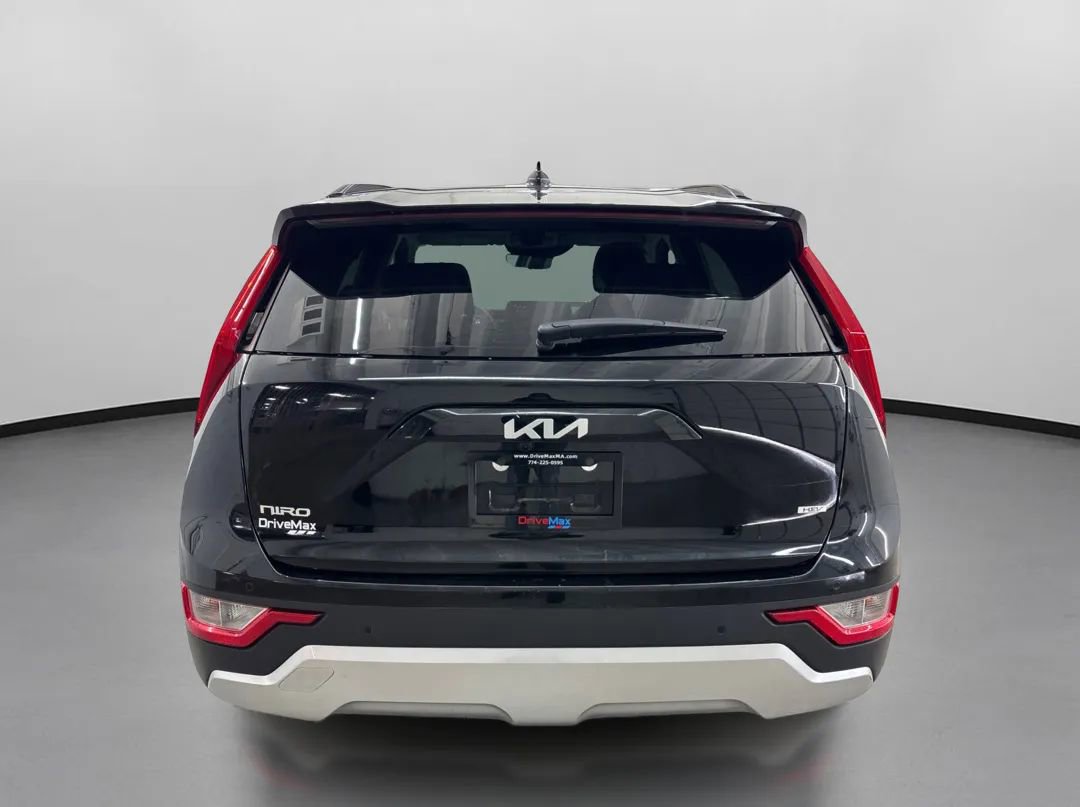 Used 2023 Kia Niro EX image 8