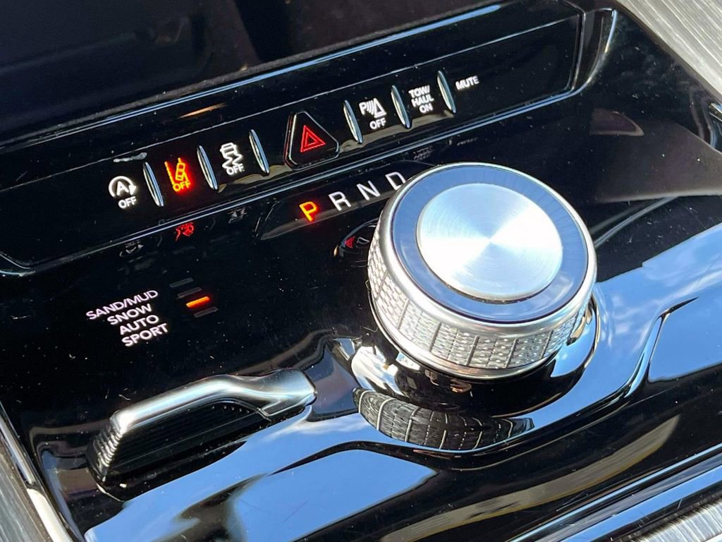 Certified 2024 Jeep Wagoneer Series II image 28