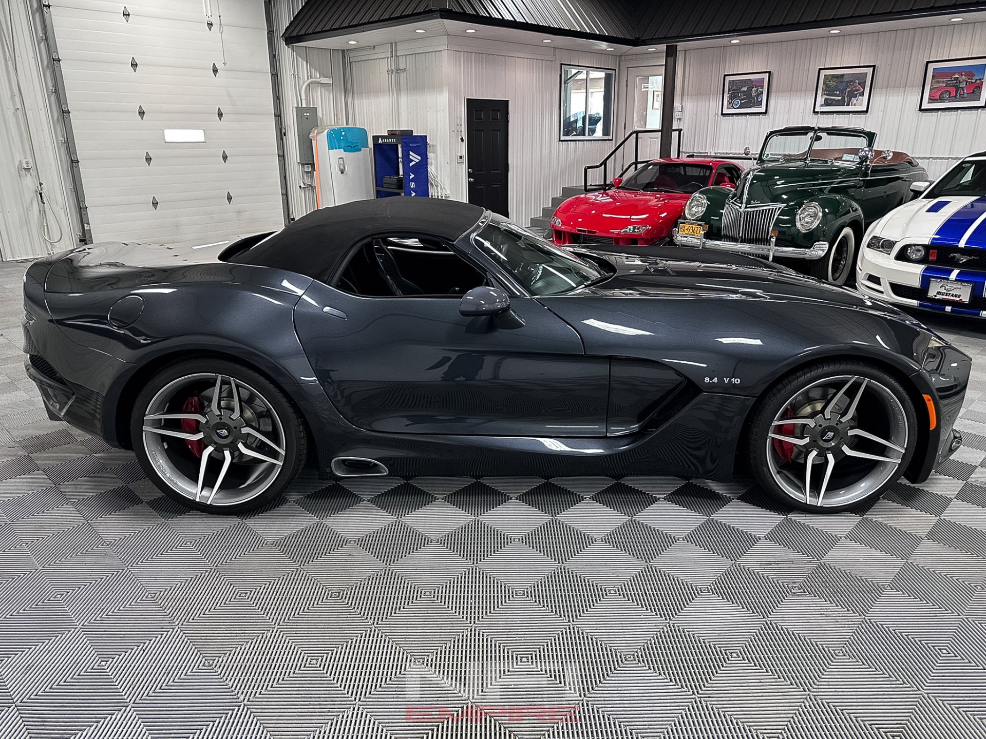 Used 2014 SRT Viper GTS w/ GTS Laguna Interior Package RWD image 13