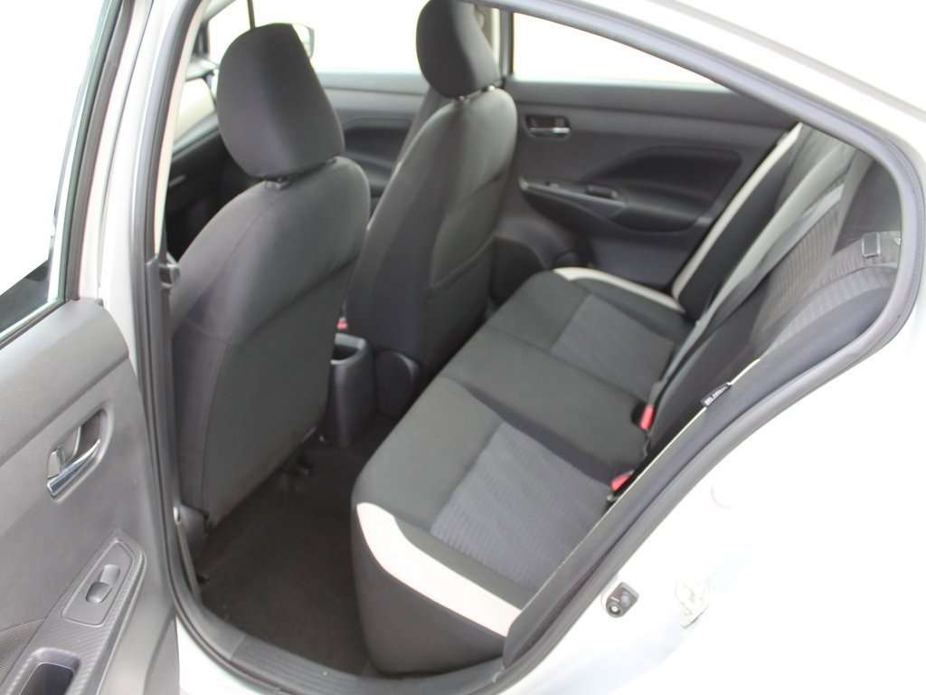 Used 2022 Nissan Versa SV image 5