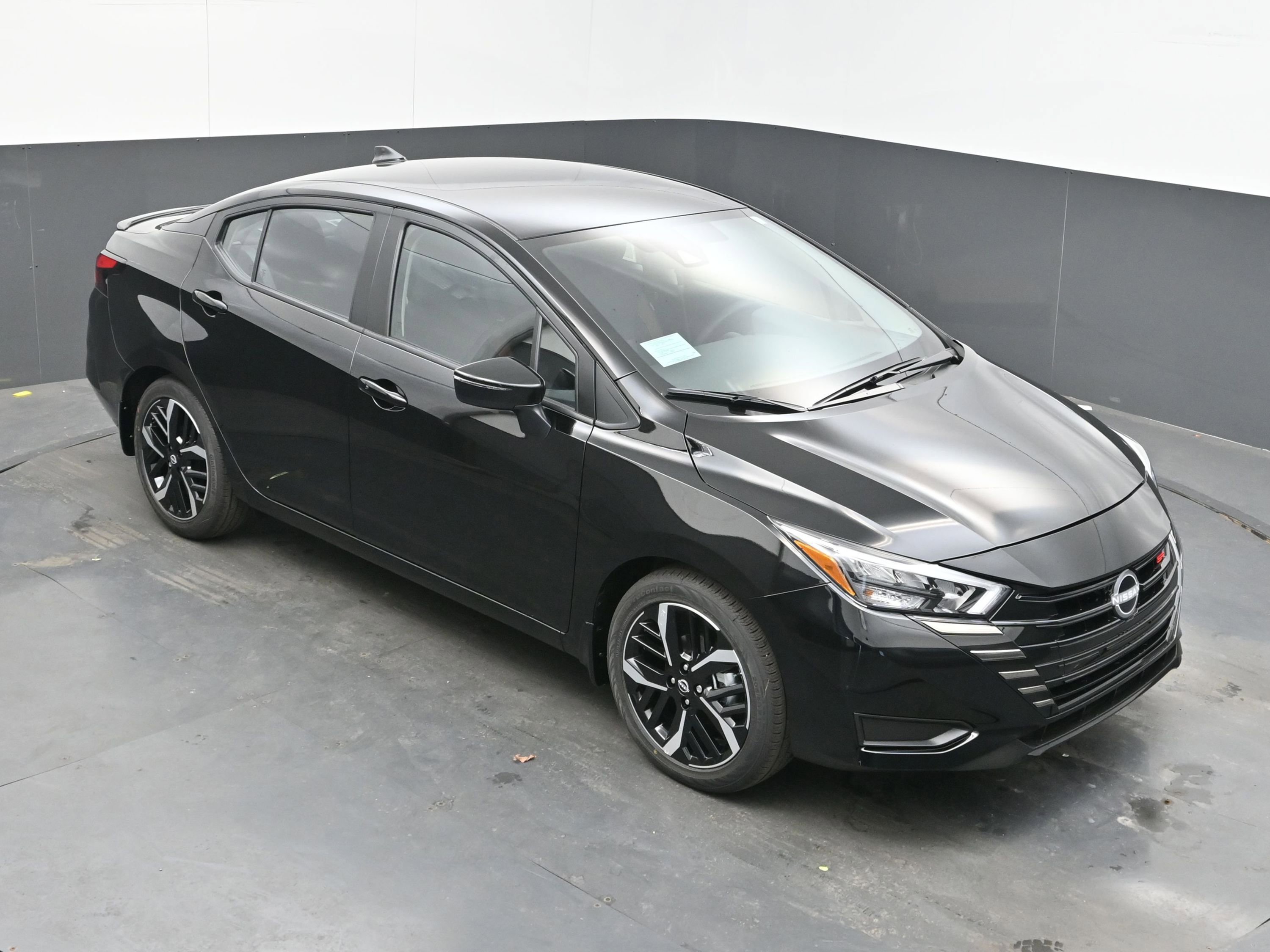 New 2025 Nissan Versa SR image 29