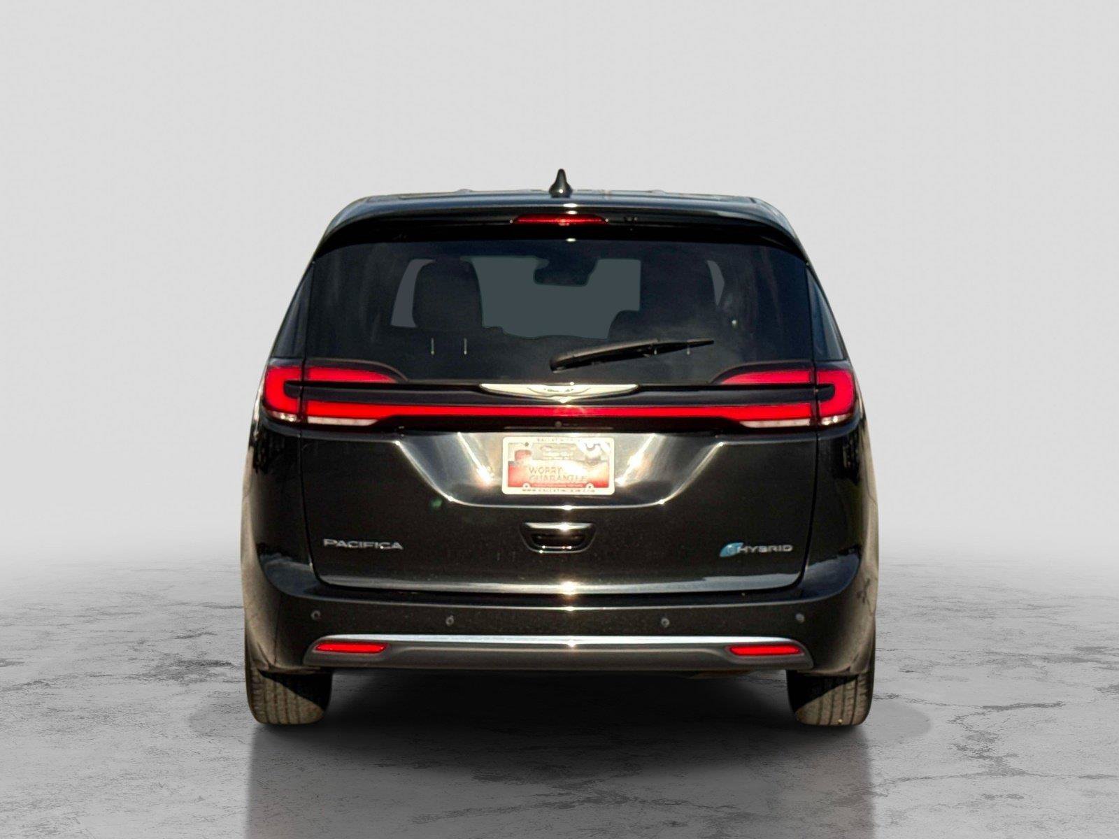 Used 2023 Chrysler Pacifica Limited FWD image 6