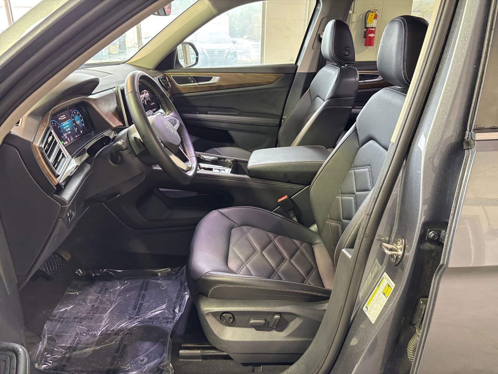 Used 2025 Volkswagen Atlas SE image 27