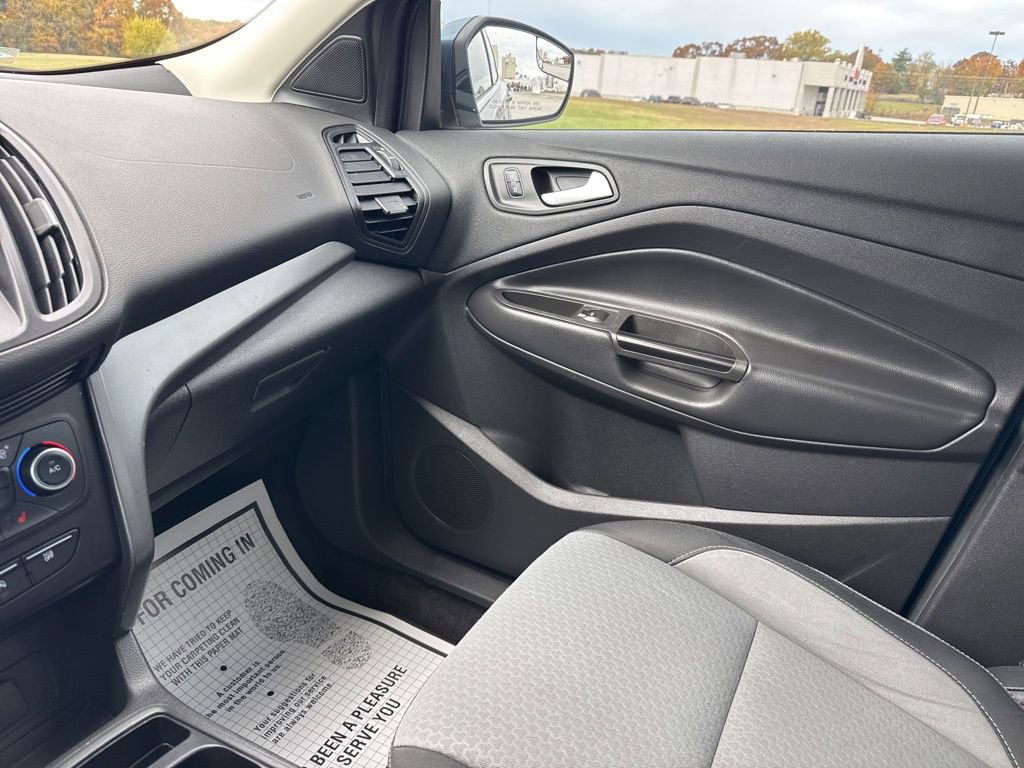 Used 2018 Ford Escape SE w/ SE Sync 3 Package FWD image 35