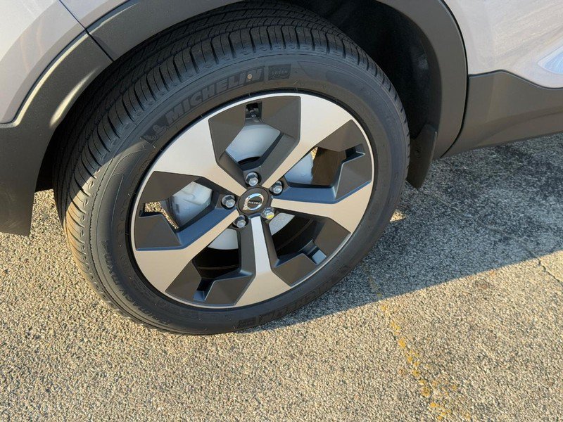 New 2026 Volvo XC40 B5 Plus w/ Protection Package Premier AWD/4WD image 4