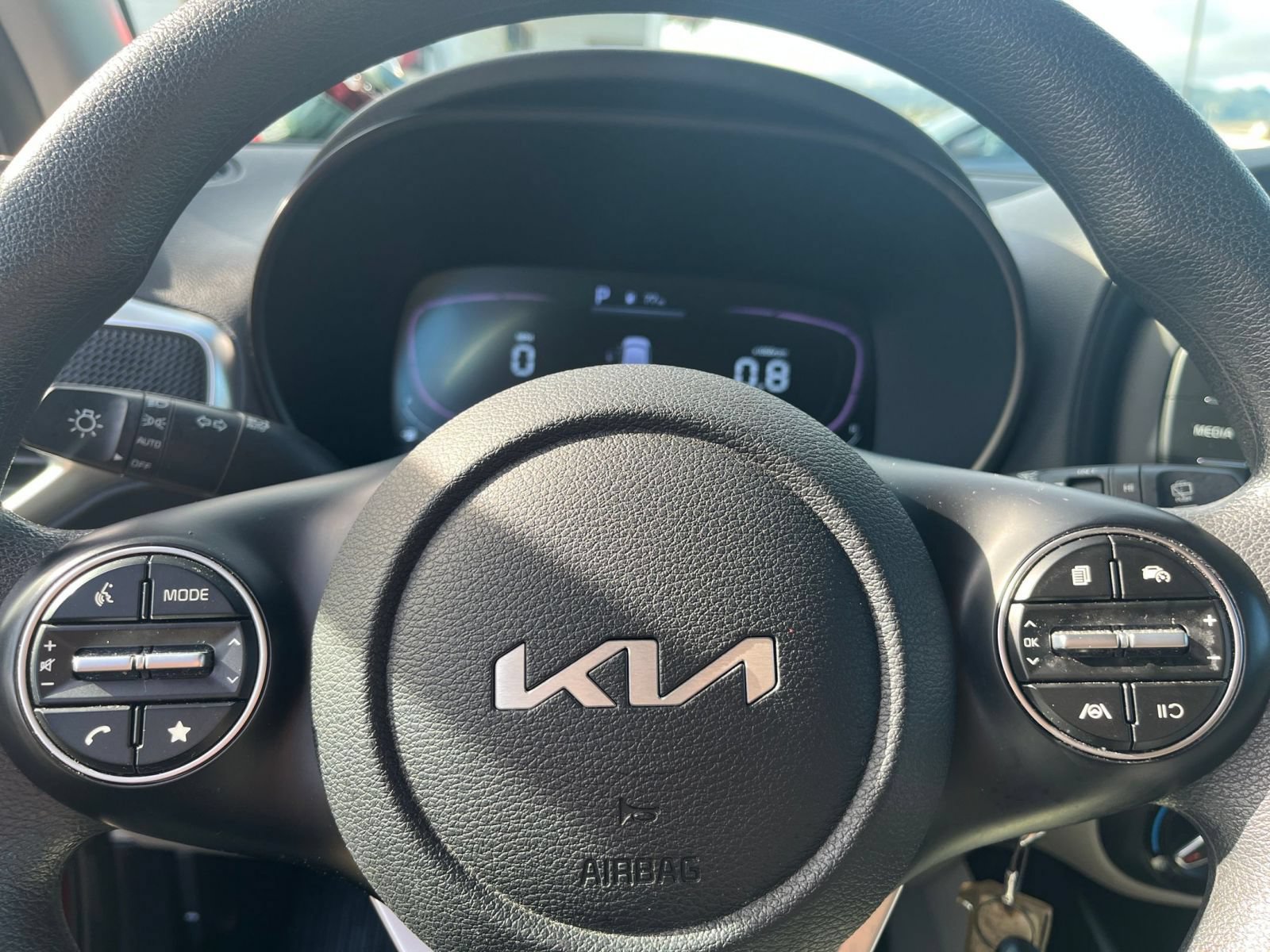 Used 2025 Kia Soul LX w/ LX Technology Package FWD image 25