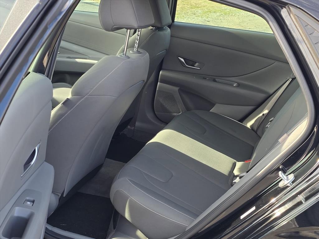 Used 2025 Hyundai Elantra Blue image 10