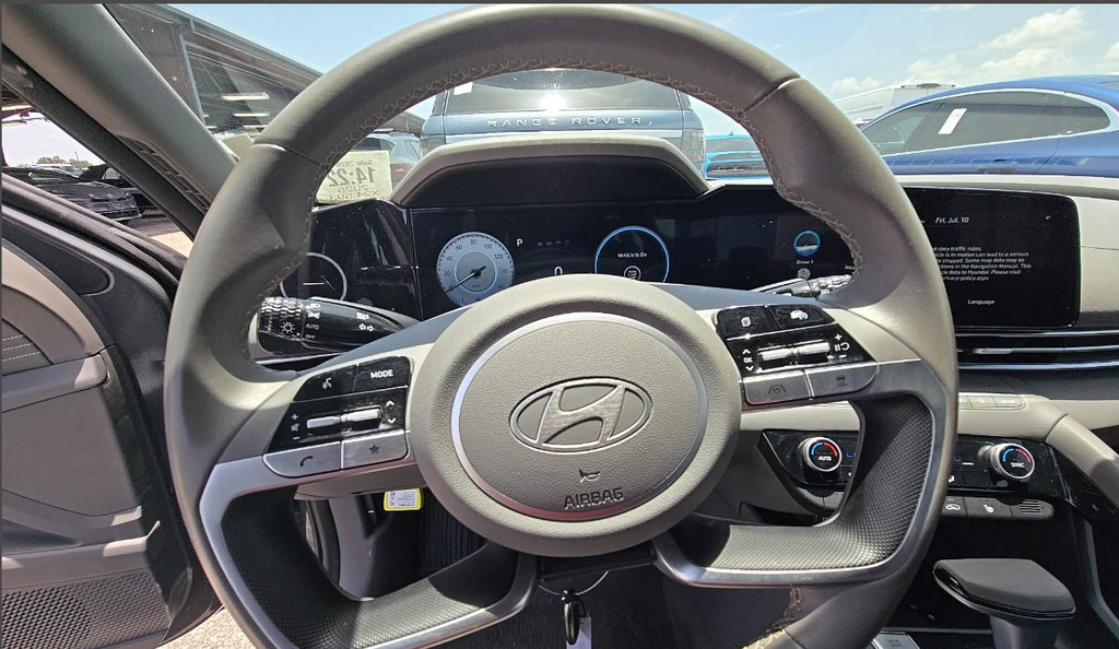 Used 2025 Hyundai Elantra SEL FWD image 12