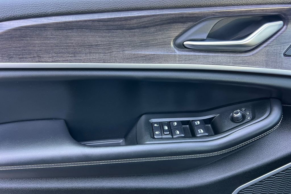 Used 2024 Jeep Grand Cherokee Limited 4xe image 11