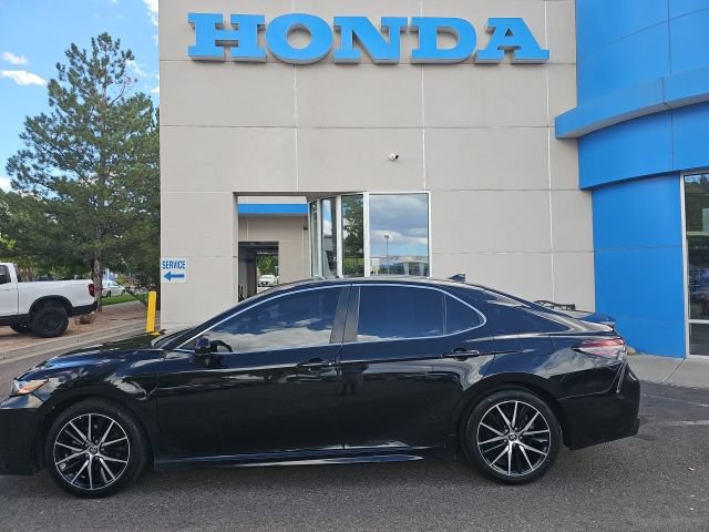 Used 2021 Toyota Camry SE AWD/4WD image 2