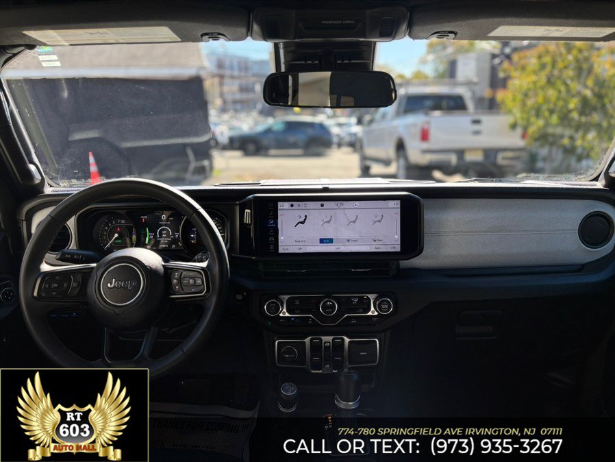 Used 2024 Jeep Wrangler Unlimited AWD/4WD image 12