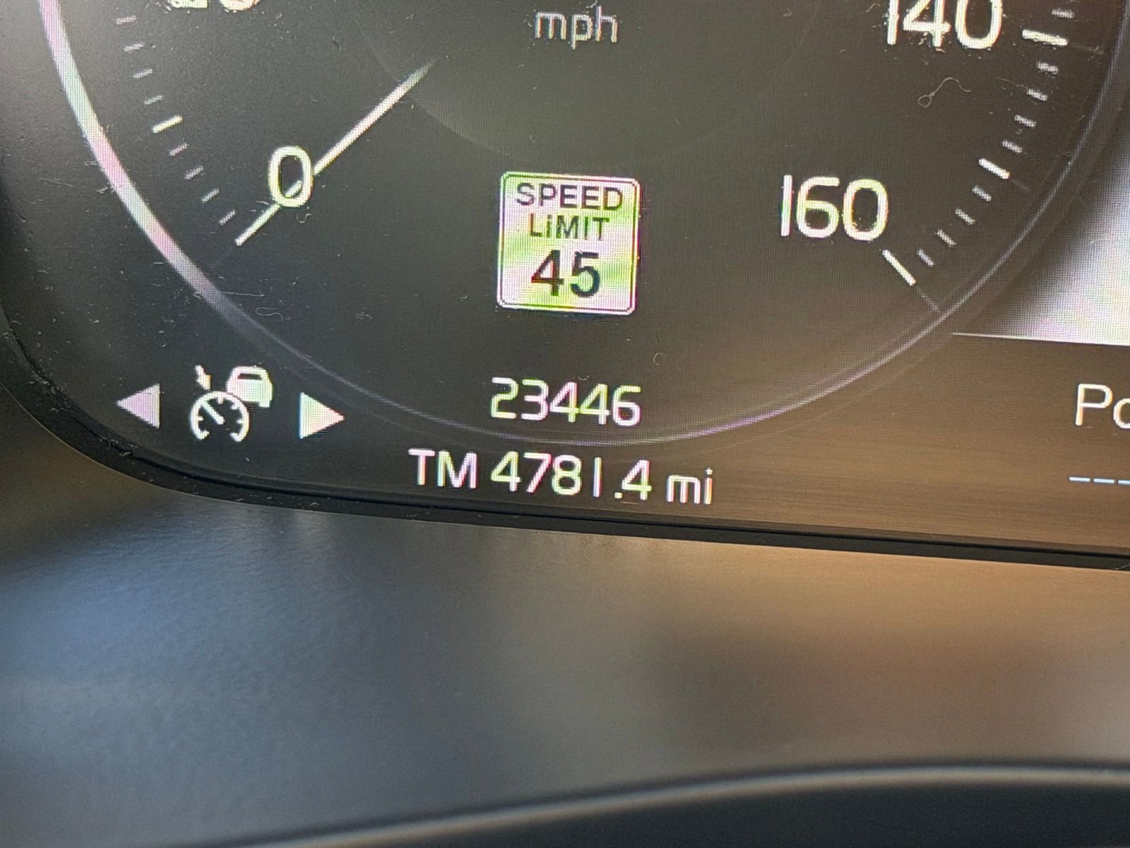 Used 2019 Volvo XC40 T4 Momentum image 23