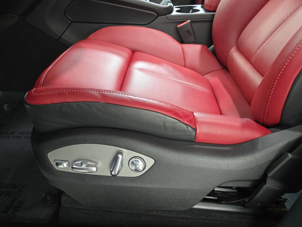 Used 2025 Porsche Macan image 23