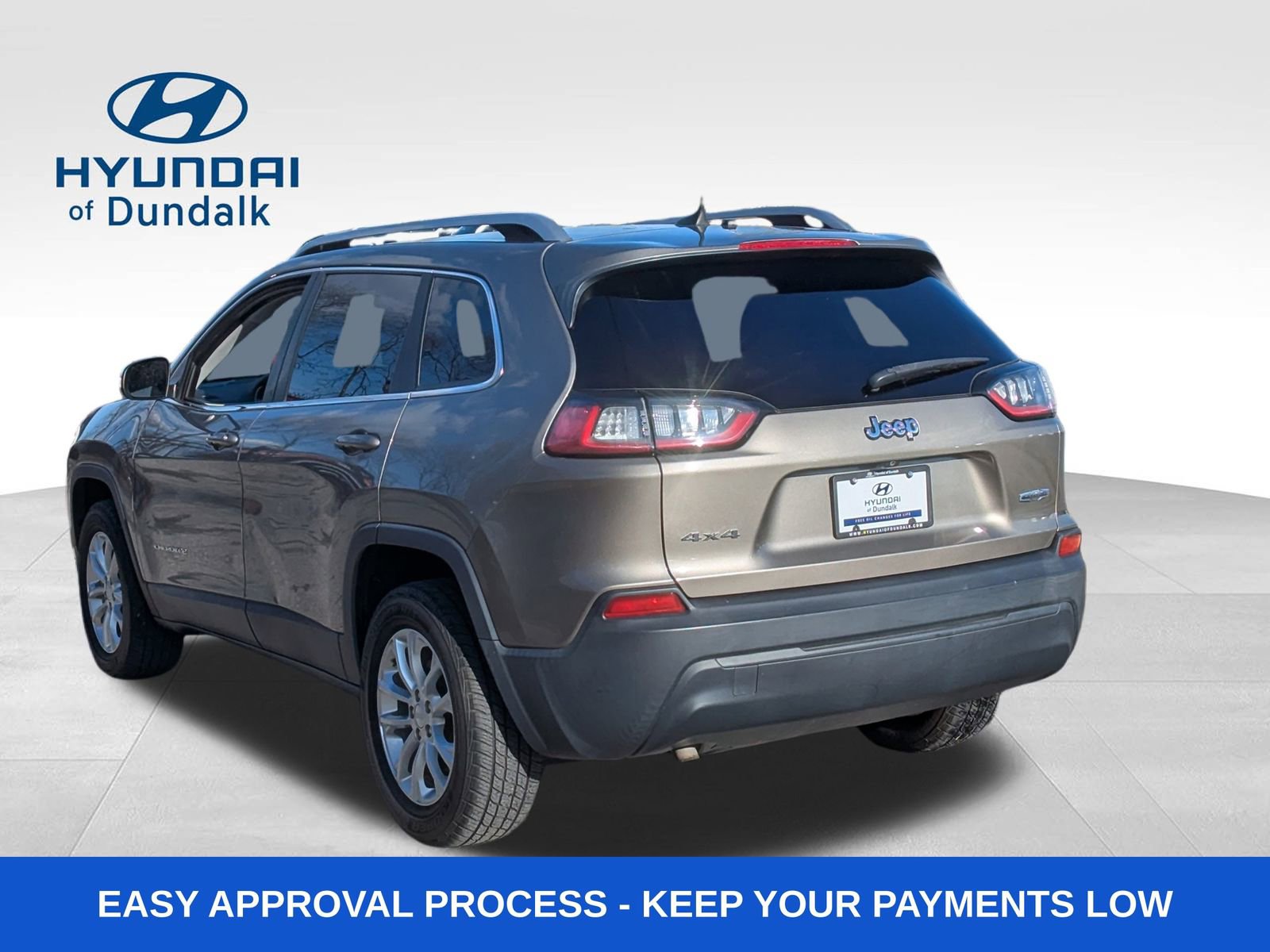 Used 2019 Jeep Cherokee Latitude w/ Cold Weather Group image 3