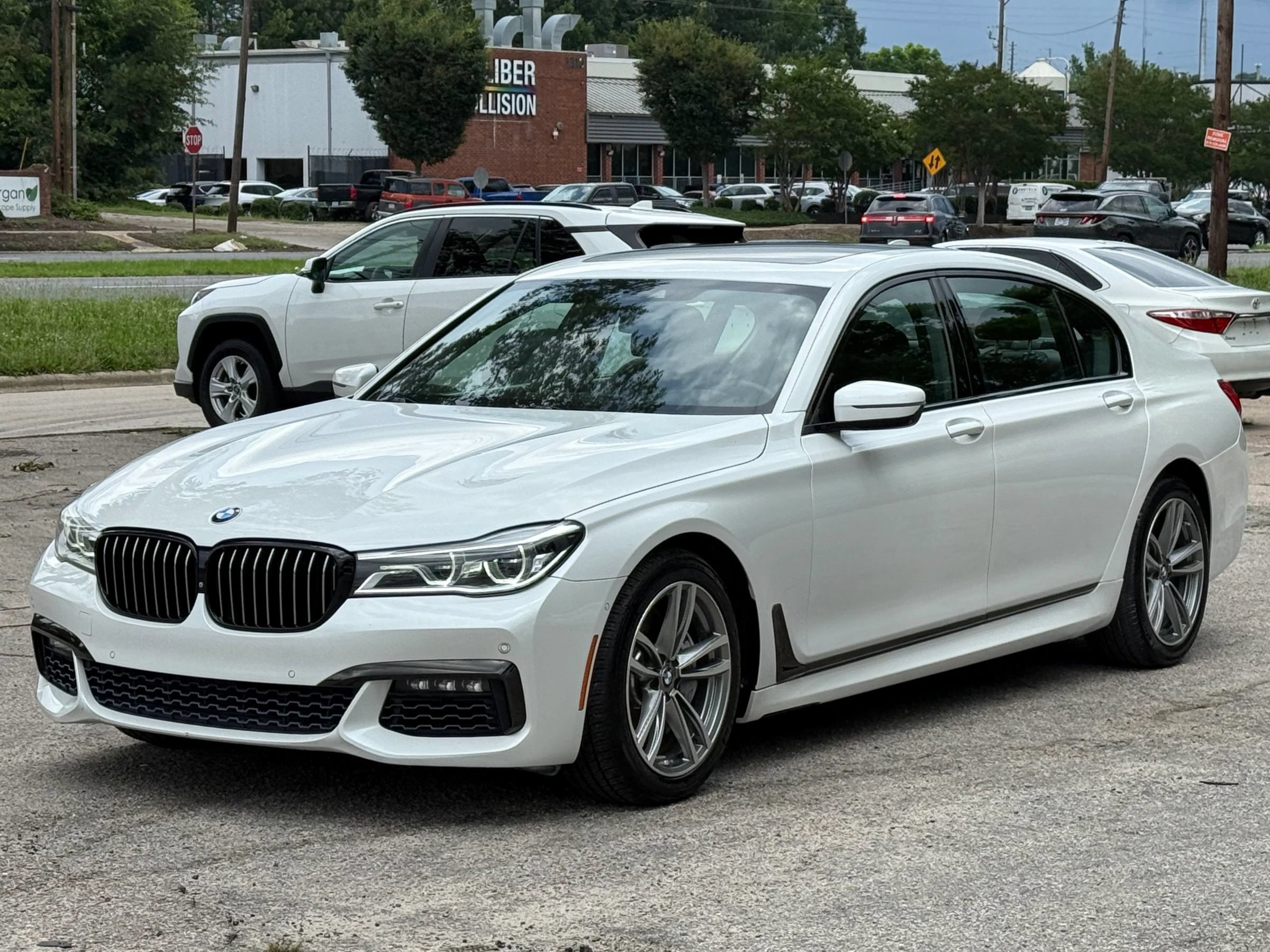 Used 2017 BMW 750i RWD image 2