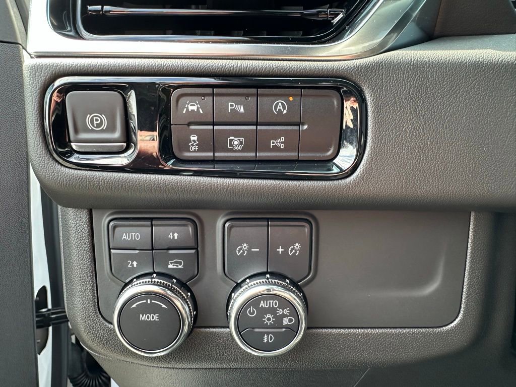 Used 2025 GMC Yukon Denali w/ Sun & Power Step Package image 4