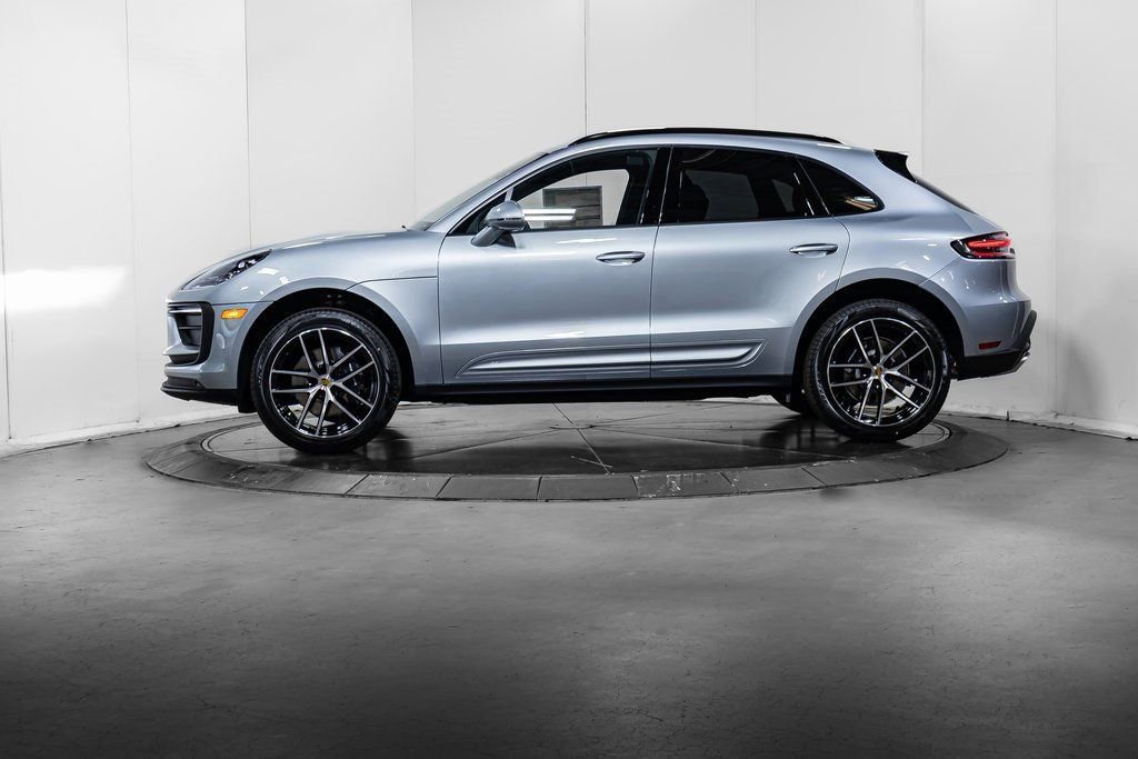 Certified 2025 Porsche Macan image 2