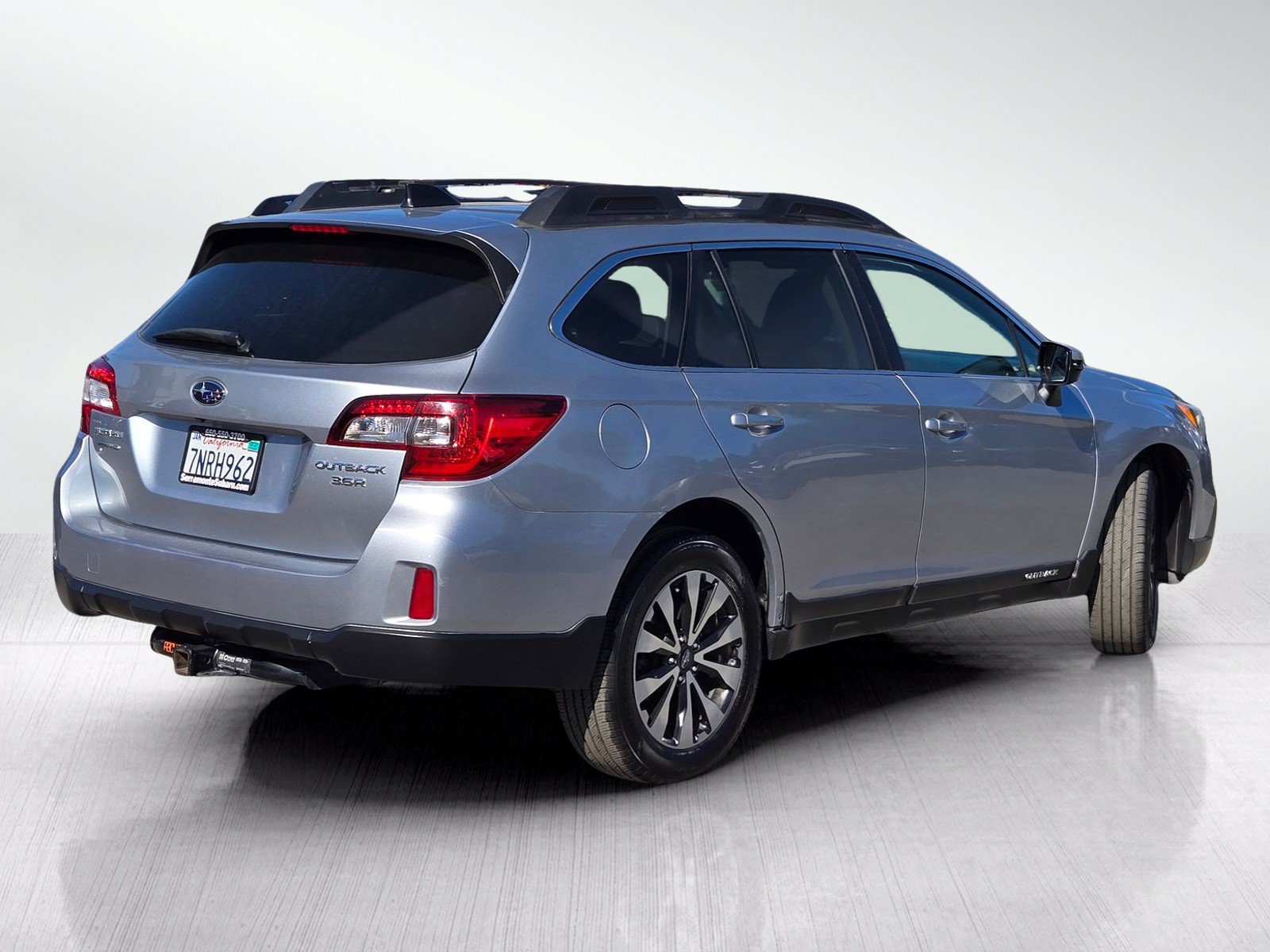 Used 2016 Subaru Outback 3.6R Limited AWD/4WD image 4