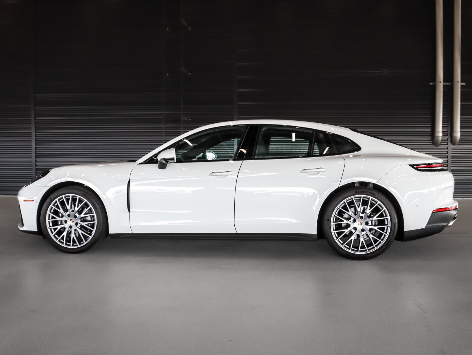 Certified 2025 Porsche Panamera 4 image 2