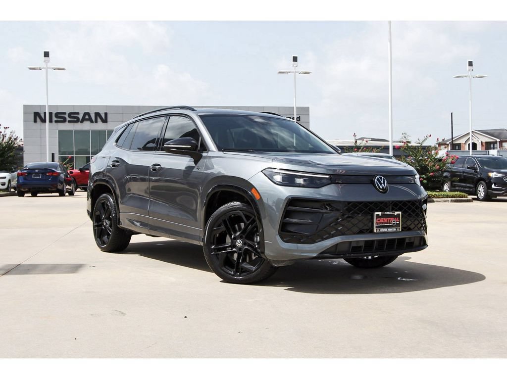 Used 2025 Volkswagen Tiguan SE R-Line