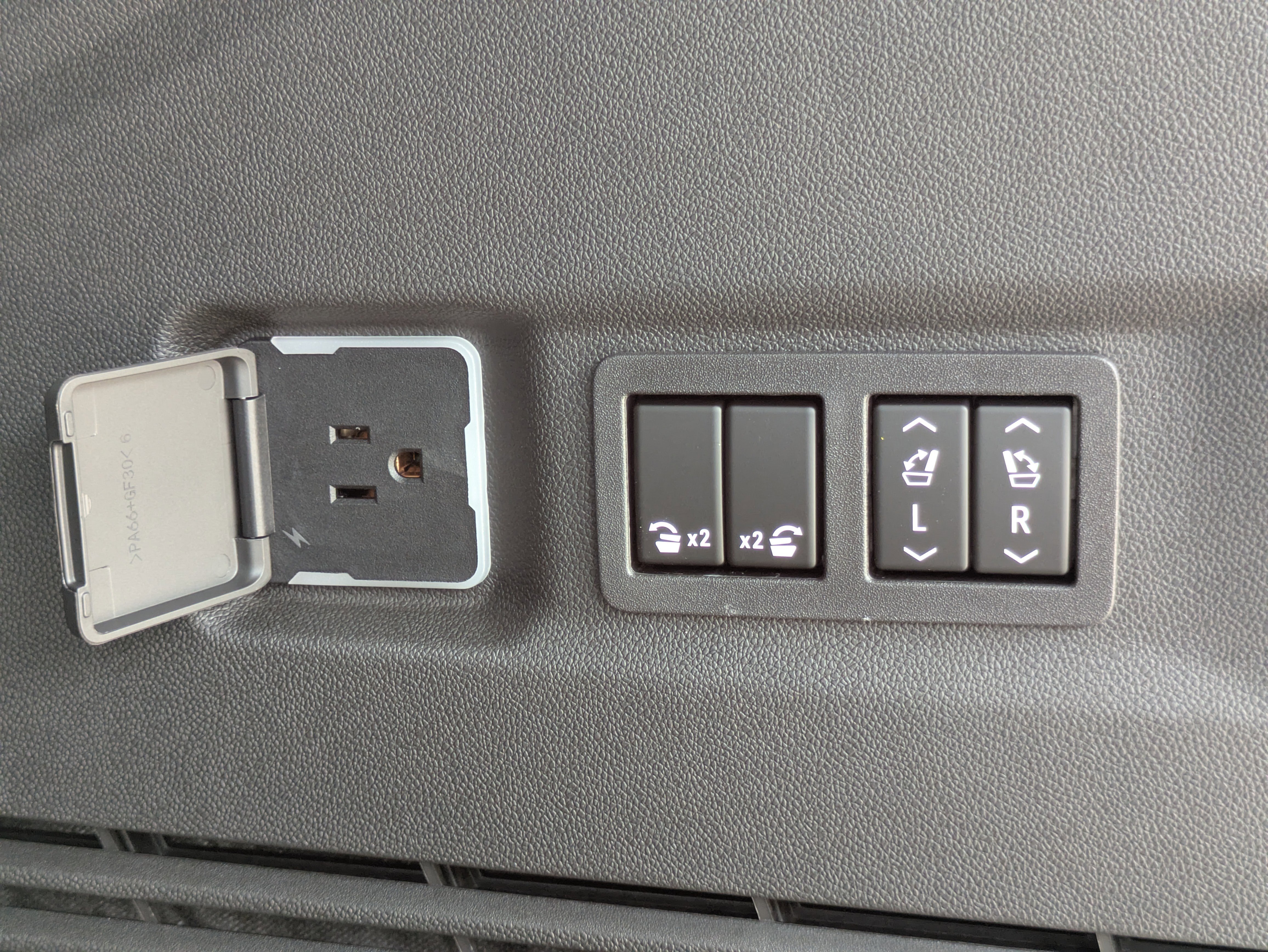 New 2026 Chevrolet Suburban Premier w/ Sun And Tow Package AWD/4WD image 9