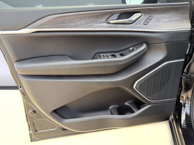 New 2026 Jeep Grand Cherokee L Limited AWD/4WD image 13